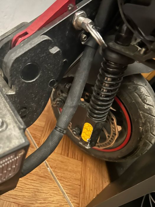 Trotinete Urban Glide  E-CROSS PRO BOOST