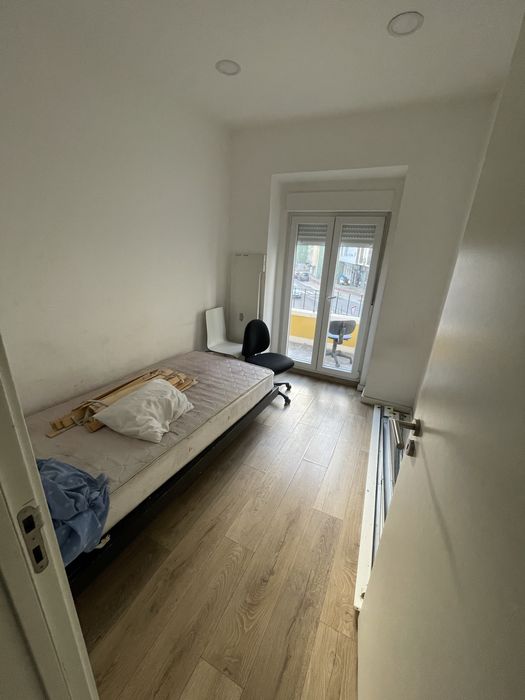 Quarto com varanda para solteiro com caução