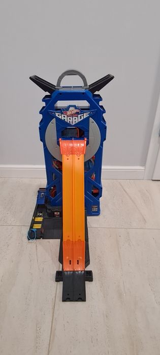 Hot Wheels MEGA Garage