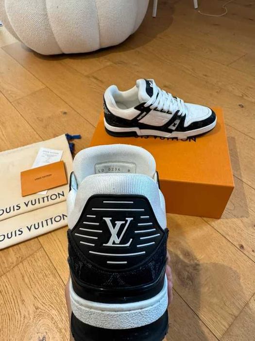 Louis Vuitton LV Trainer White Black R.44