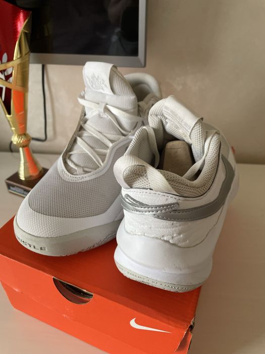 Білі оригінальні кросівки Nike , роз.EUR- 40