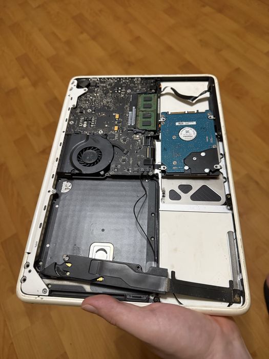 Apple MacBook White 13