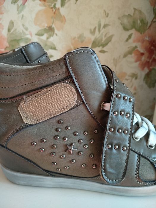 Женские сникерсы