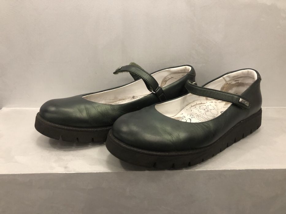 Продам женские туфли Bartek.