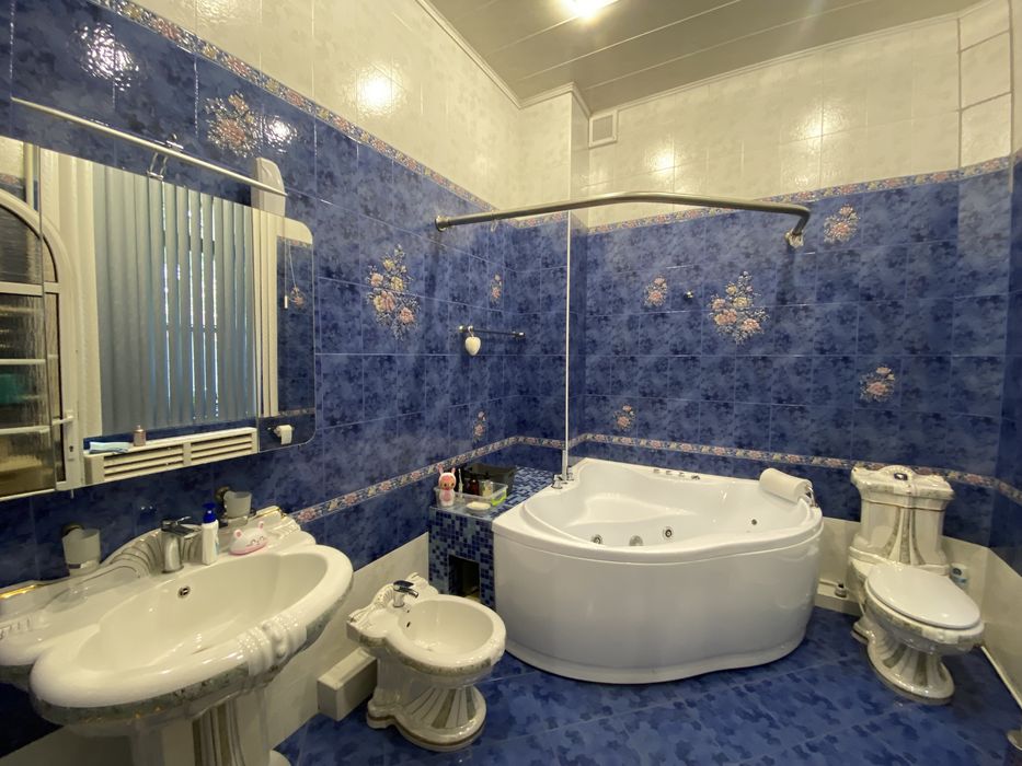 9 ст Б.Фонтана дом с бассейном