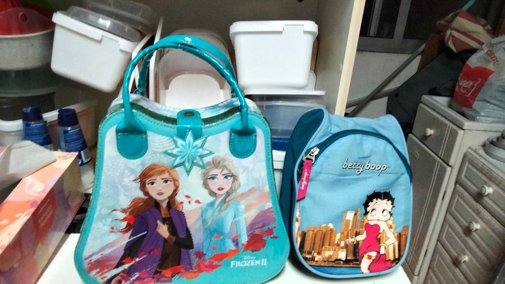Mochila para criança da Betty bolo nova e carteira da Disney frozen