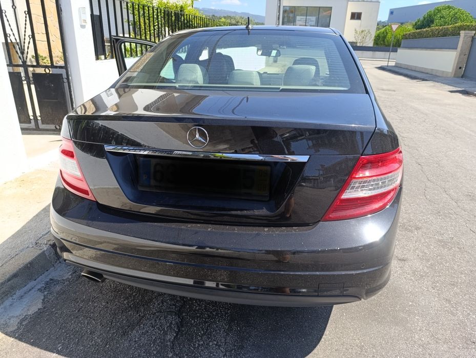 Mercedes-Benz C220 CDI W204 (2009) – Pack AMG Original – Estofos em Pele Branca