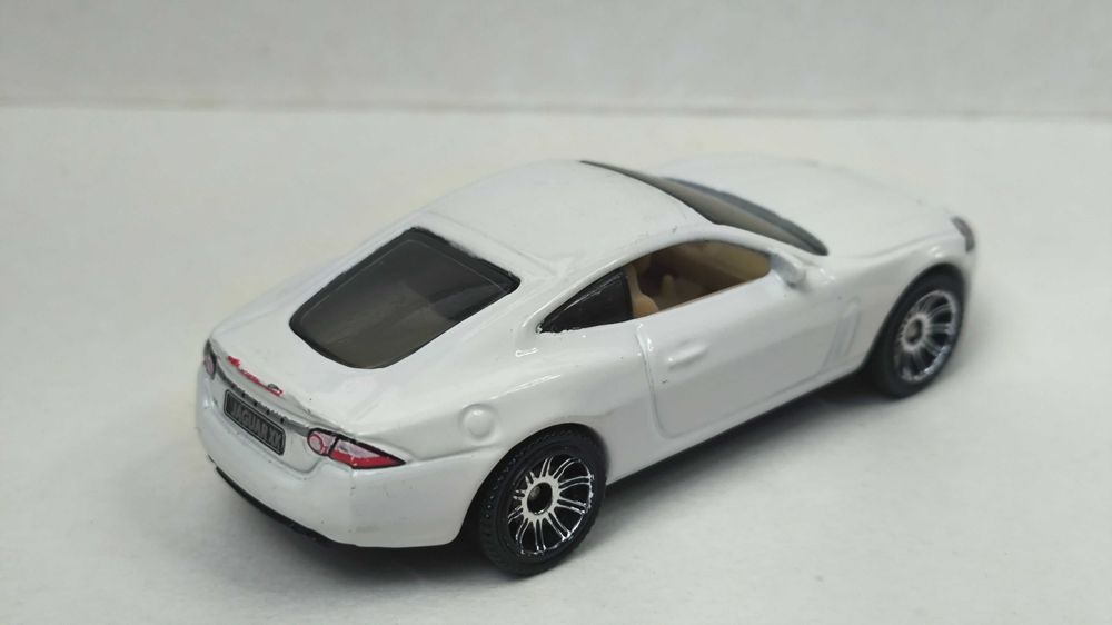 Машинка Jaguar XK-2006 Matchbox