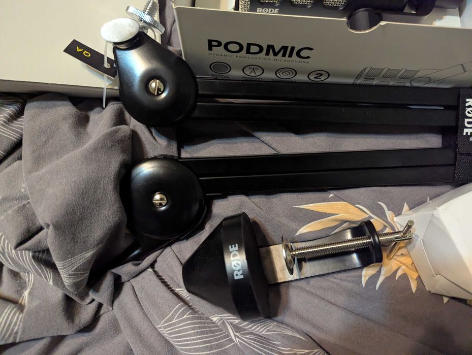 Комплект RODE PodMic Dynamic + PSA1 Studio Arm
