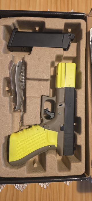 Glock 17 Gen 4 Black/Tan BB a Gás