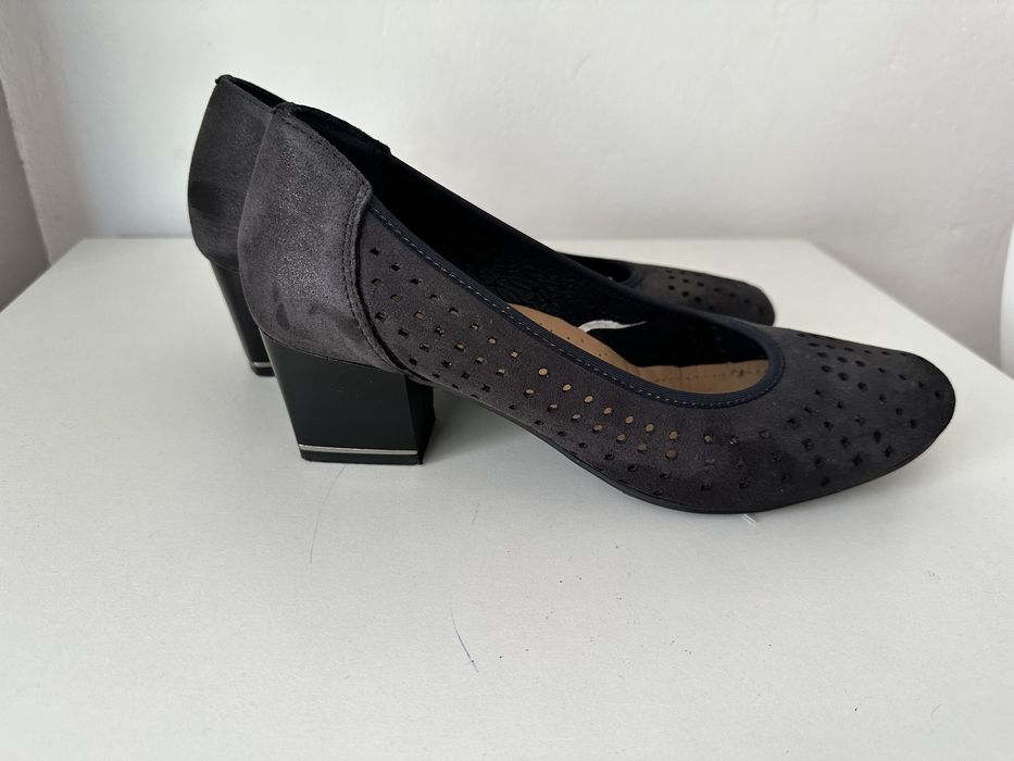 Buty  na obcasue Lasocki 40