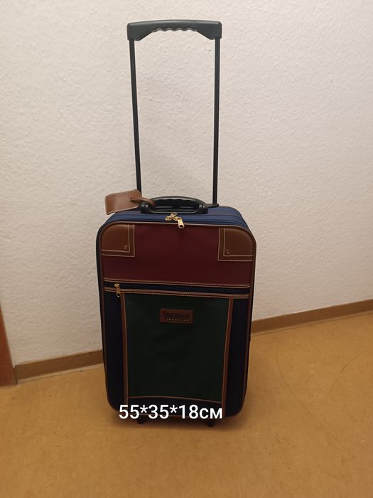 Чемодан средний ,новый 55*35*18см