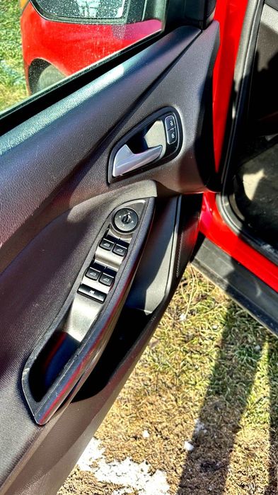 Ford Focus 2017 VIN 1FADP3K21HL247086 фото оголошення 10 з 17