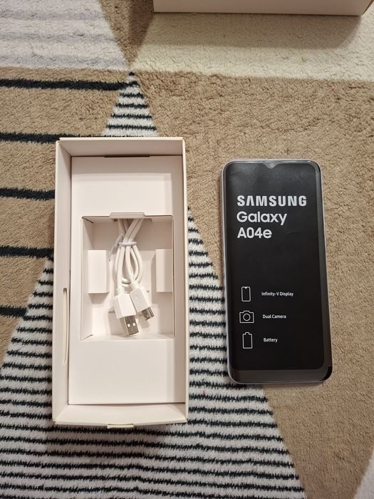 Телефон Samsung A04e