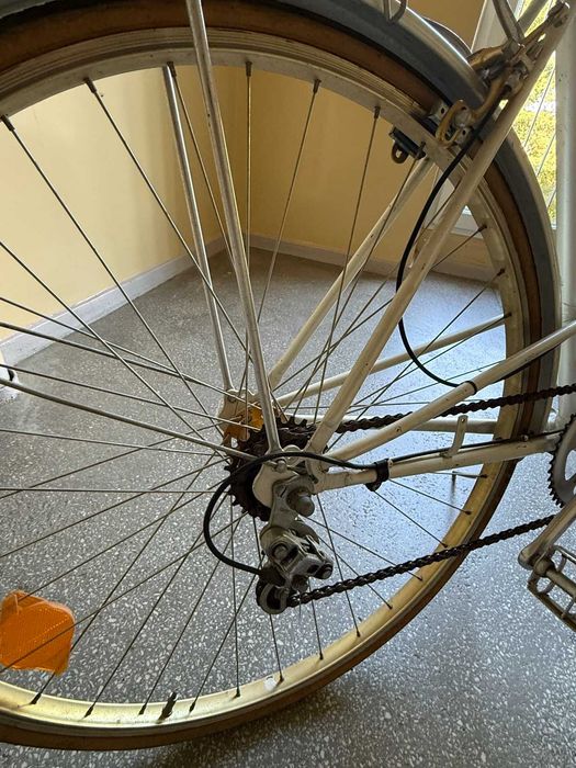 Rower miejski holenderski retro – kremowa damka, nowe opony Schwalbe