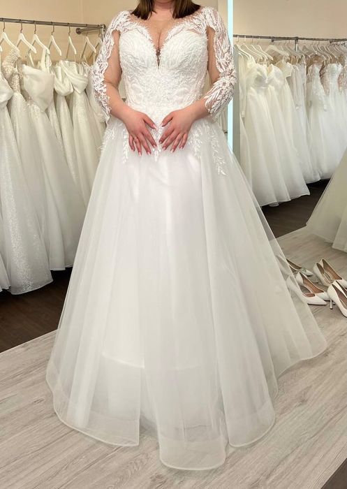 Весільна сукня в чудовому стані 160см+10см підбори