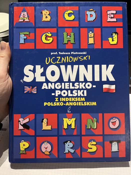Uczniowski słownik angielsko-polski z indeksem polsko-angielskim