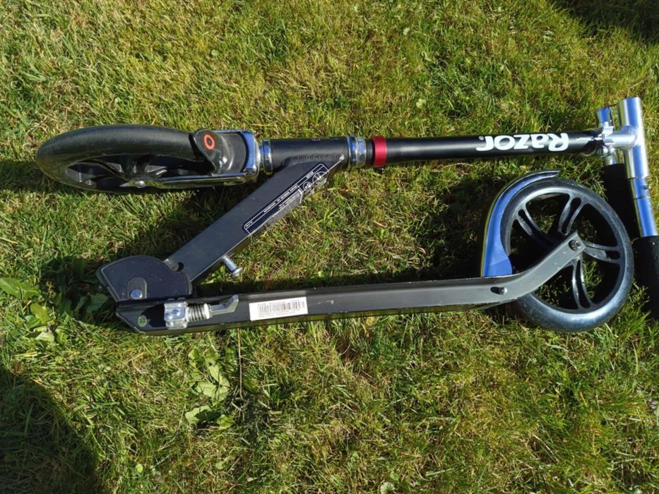 Hulajnoga Razor Black Label A5 Lux