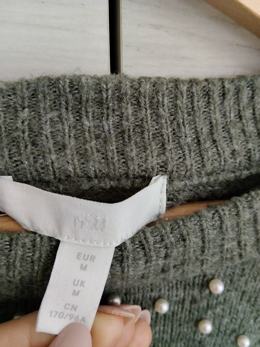 Sweter zielony z perełkami