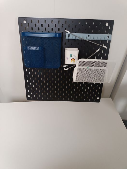 Biurko IKea Skadis , krzesło Mammut + Tablica