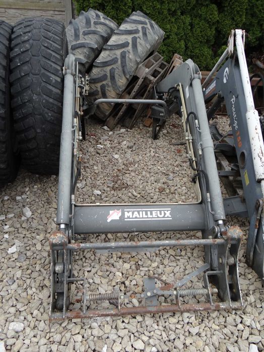 Ładowacz czołowy Massey Ferguson Mailleux Faucheux