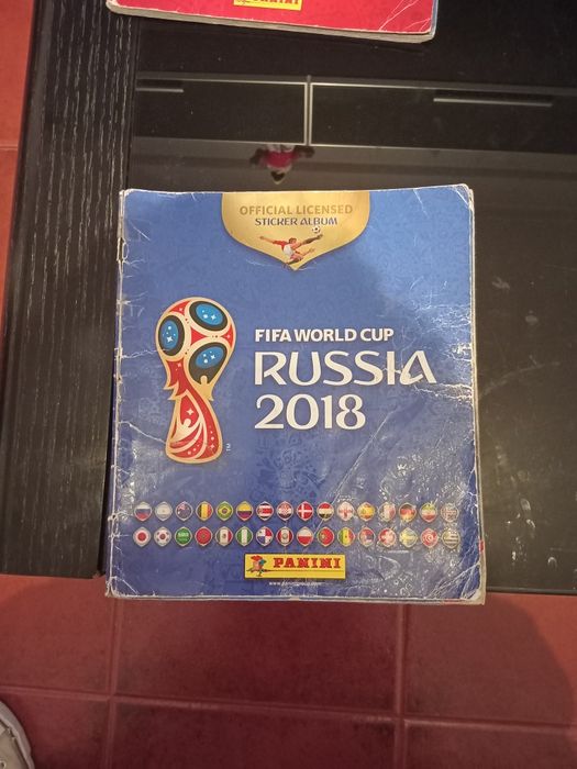 Vendo duas cadernetas de cromos  euro 2016 e campeonato do mundo 2018