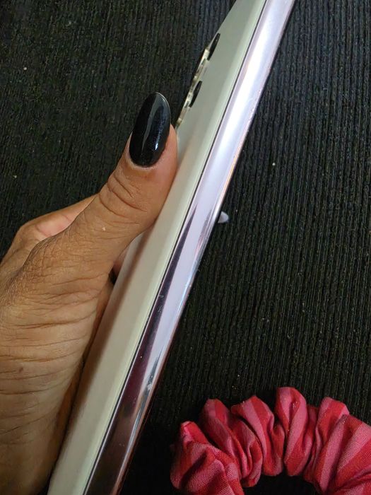 Samsung S23 Ultra Branco e Lilás