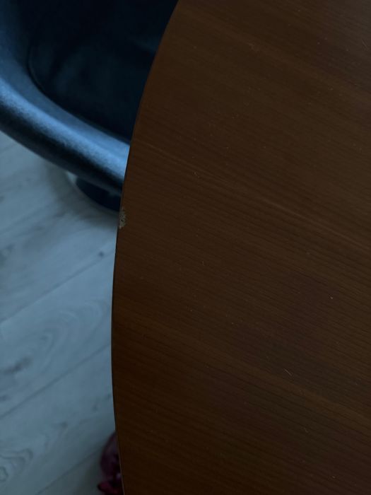 Mesa redonda castanha