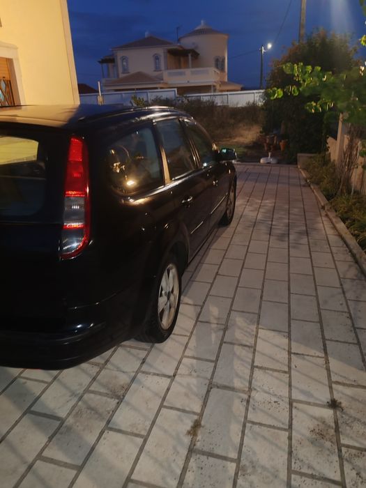 Ford Focus 1.4 gasolina foto 2