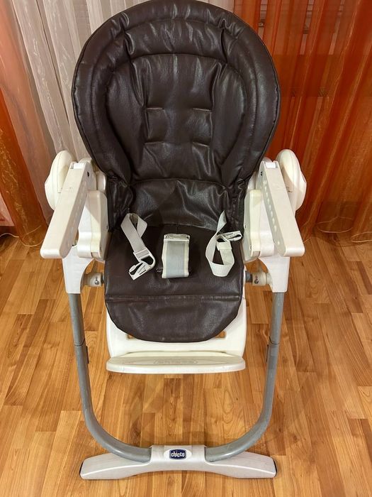 Продам дитячій столик для годування.