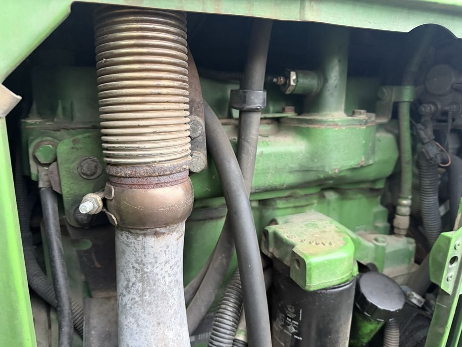 Трактор John Deere 6400