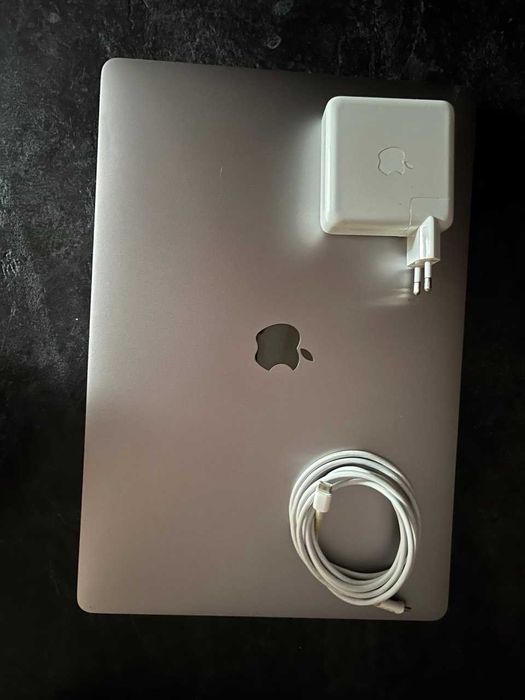 Sprzedam Macbook Pro 16'' i7 512 16gb ram 2019