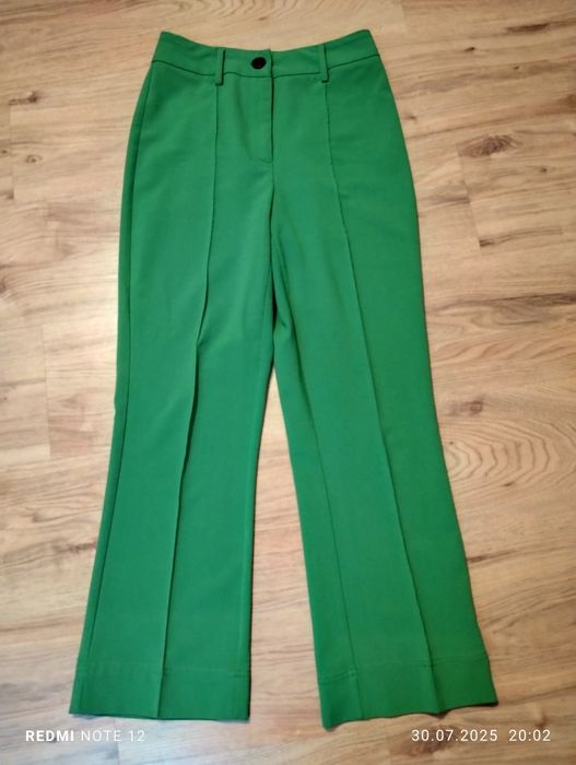 Zielone , eleganckie spodnie Bershka r. 36 bdb. stan + gratis