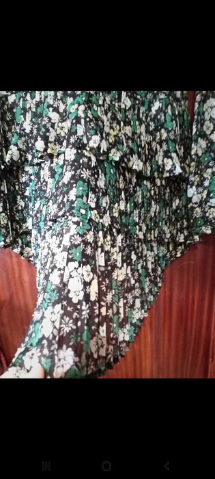 Camiseiro / Blusa - Fundo preto com flores verdes - S - Tiffosi