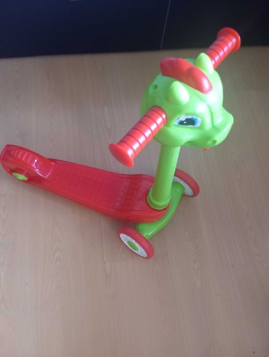 Vendo trotinete de criança dragão