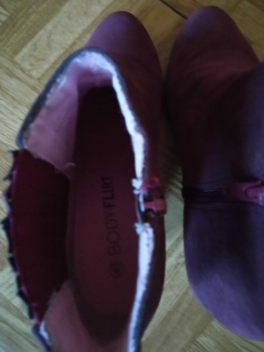 botki bordowe na koturnie