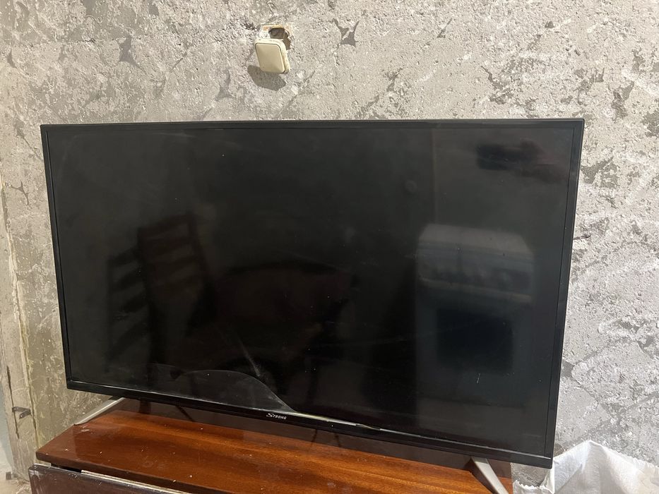Телевизор Strong SRT40FX4003 на запчасти