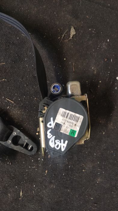 Pas bezpieczeństwa prawy przód przedni Audi A8 D3