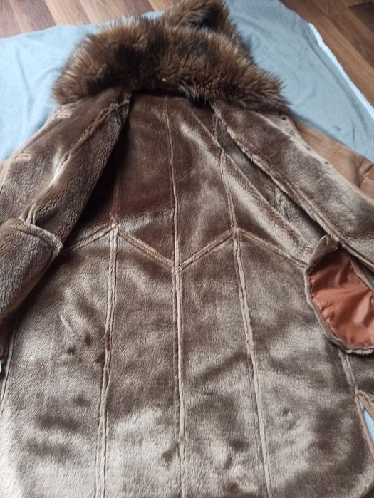 Kożuszki brązowy z kapturem