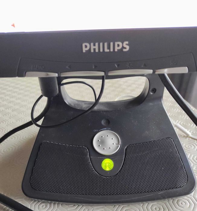Monitor Philips 15" com colunas integradas na base