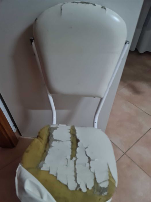 4 Cadeiras para uso ou restauro