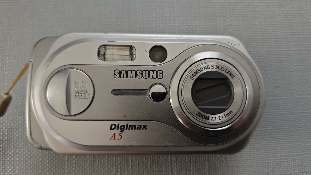 Aparat fotograficzny Samsung.