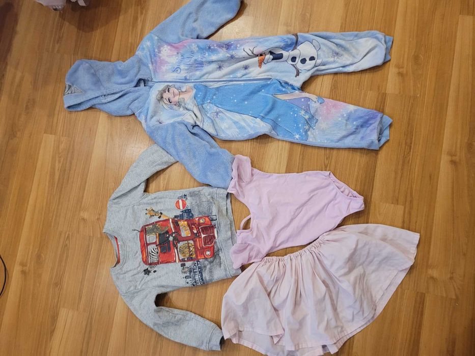 Комбінезон, тепла жилетка, куртка, тренч, реглани, джинси