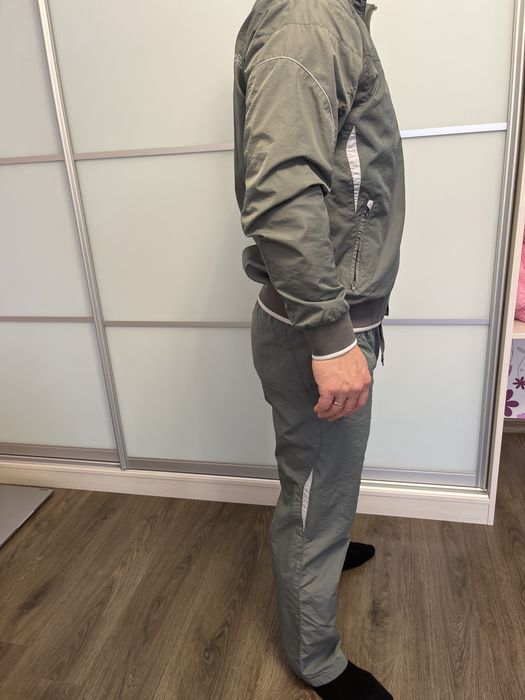 Чоловічий спортивний костюм