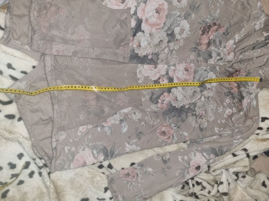 Piękna włoska bluza w kwiaty.