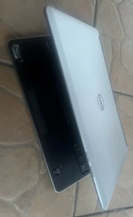 Używany sprawny laptop DELL LATITUDE E7280 działa z zasilaczem