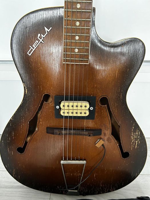 Stara gitara defil.