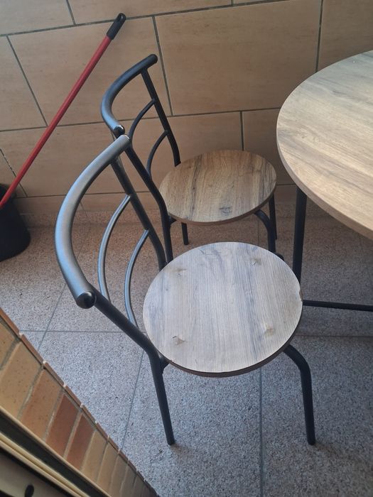 Vende se cadeira mais mesas para varanda,