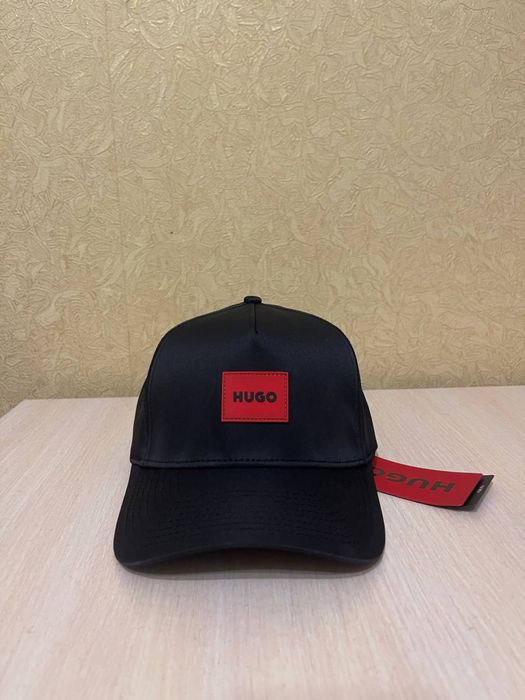 Чоловіча чорна кепка HUGO бейсболка