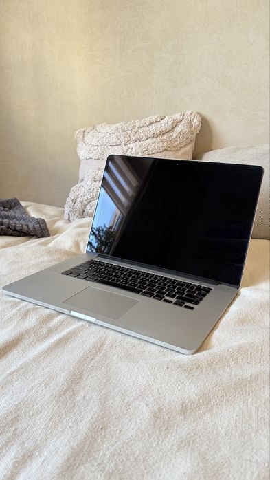 Macbook pro (Retina 15-inch, late 2013, intel core i7, 16gb, 1TB